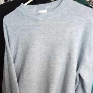 H&M Soft Gray Crewneck Sweater Womens